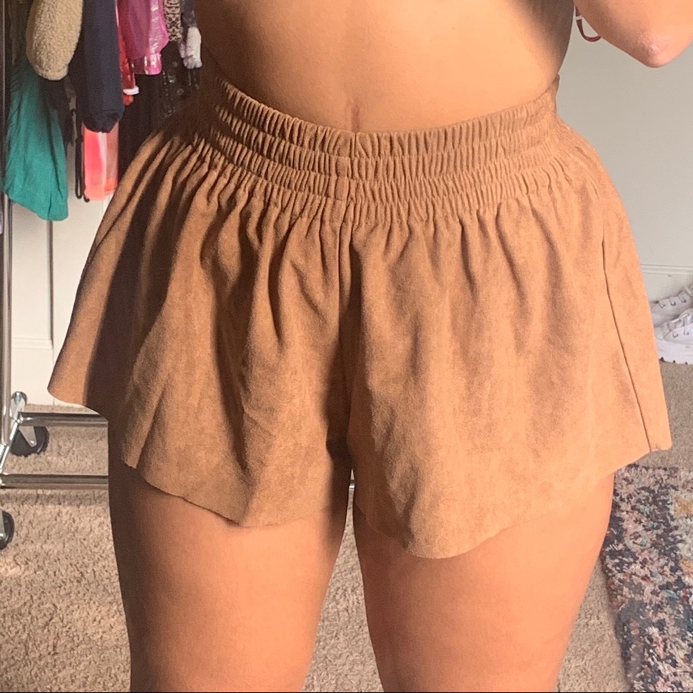 Tan Suede High-Wasted Booty Shorts 🍑
